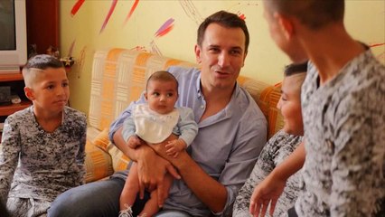 Report TV - Veliaj në familjen Dungaj për Kurban Bajram: Ndërtesa të reja sociale