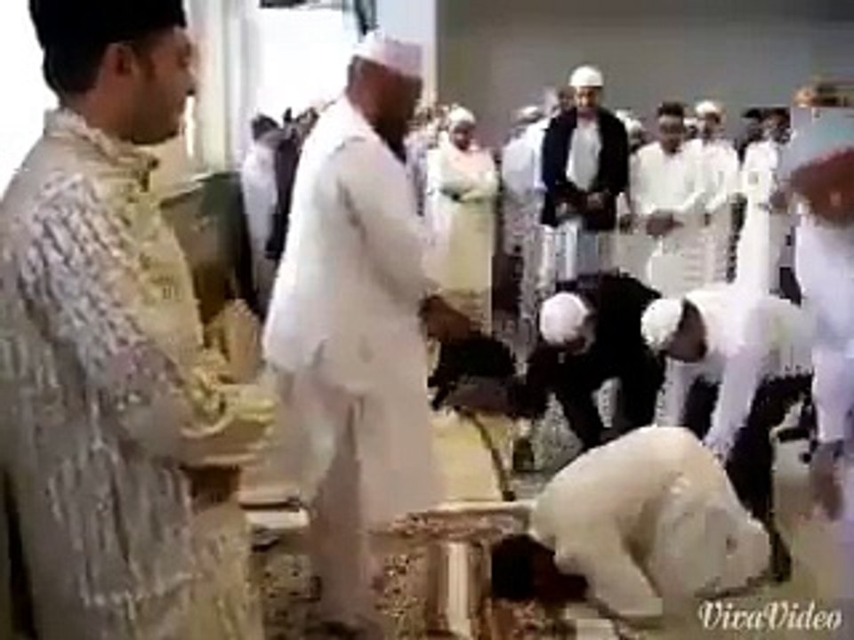 Şeyhe secde... [Kula kul olmayın]