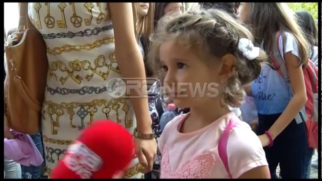 Ora News – Nis viti i ri shkollor, 27 mijë nxënës për herë të parë në banka