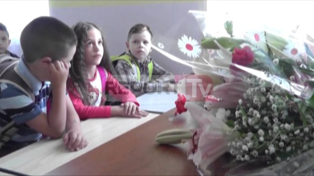 Report TV - Gjirokastër: Çelet viti i ri shkollor edhe në zonat minoritare