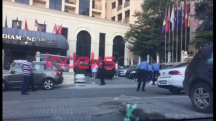 Ora News -  Përplasje mes reperëve, plagoset me armë Noizy, arrestohet Cozman