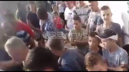 Ora News –Fier, prindër dhe nxënës përsëri në protestë për rrugën e prishur