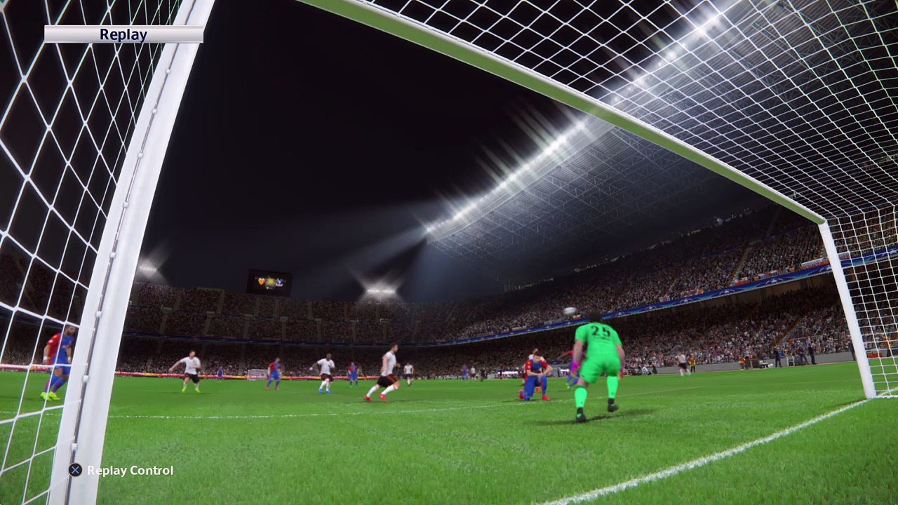 Pro Evolution Soccer 2017 Valencia v Palace