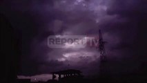 Report TV - Vjeshta nis furishëm Tirana 'goditet' nga stuhi shiu e rrufe