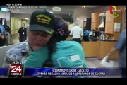 EEUU: jóvenes visitan hospitales para regalar abrazos a los veteranos de guerra