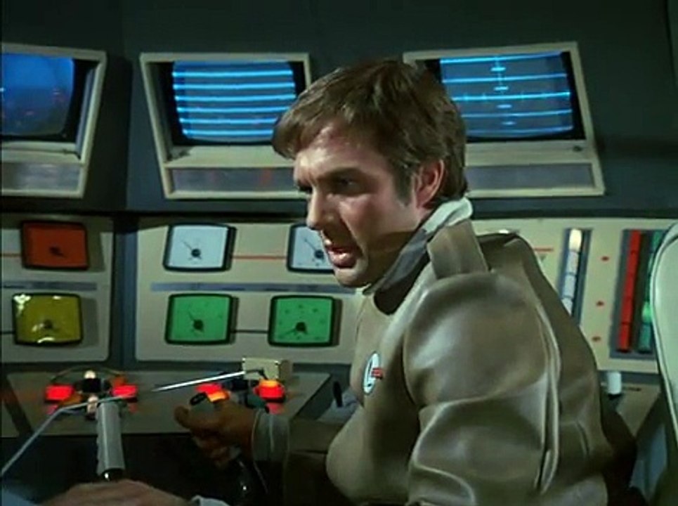 UFO 1970 E17 ~ Sub Smash