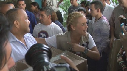Tintori entrega materiales médicos donados por "Rescate Venezuela" a hospital en Caracas