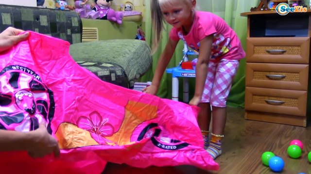 ДЕТСКИЙ ИГРОВОЙ ЦЕНТР - Распаковка от Ярославы МАШИНА с ШАРИКАМИ Игры и Развлечения для детей