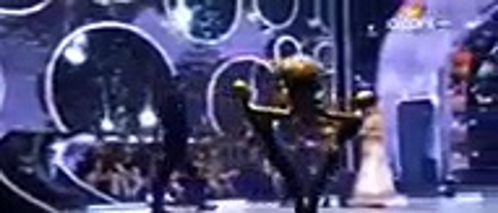 Reaction of Sonam Kapoor when Fawad Khan was Singing a Song top songs 2016 best songs new songs upcoming songs latest songs sad songs hindi songs bollywood songs punjabi songs movies songs trending songs mujra dance - Video D