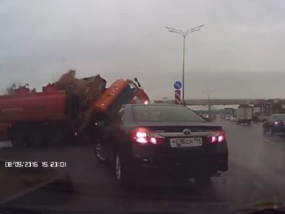 FAIL | Truck Crash Compilation 26 || Camion, bus crash || Sept 2016