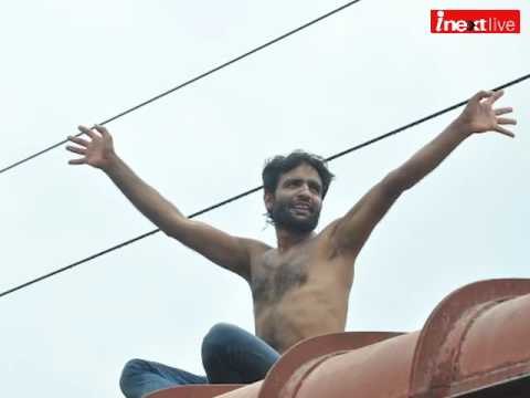 UP: Crazy Man dance for hours over the Running Electric Train