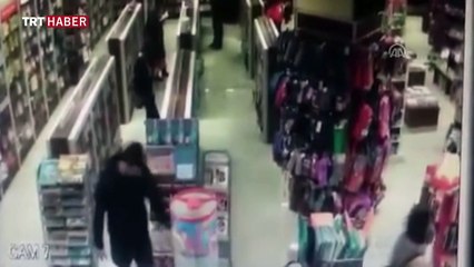 Hırsızlık anı, güvenlik kameralarına yansıdı