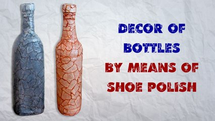Decor of bottles by means of shoe polish