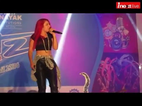 Bareilly: Yaar Naa Miley fame singer Jasmine Sandlas enthralls audiences with her sexy performance