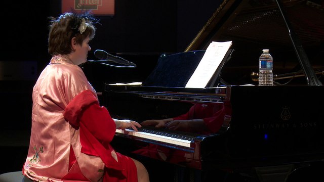 Philippe Katerine interprète Marine Le Pen en live chez Laurent Goumarre