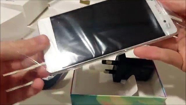 Sony Xperia XA Unboxing & Hands On (Dual SIM, White)