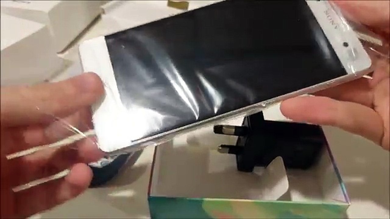 Sony Xperia XA Unboxing & Hands On (Dual SIM, White)