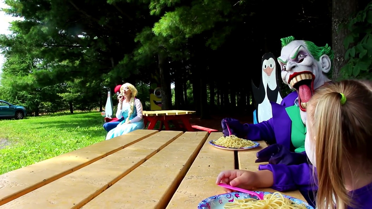 Örümcek Adam & Frozen Elsa! Kötü Bebek JOKER KIZ tarafından kandırdın! W_ Pembe Spidergirl Maleficent & Anne _)