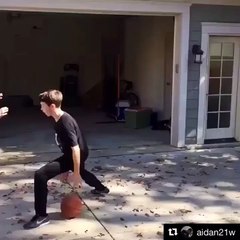 Un jeune fait un cross-over sale à sa grand-mère !