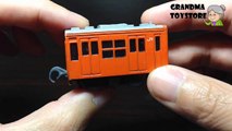 Unboxing TOYS Review/Demos -  Tomica little orange train cart metal die cast Japan Railroad series