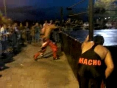 ICWA - Bagarre extérieure Booster vs Phoenix (5/8/07)