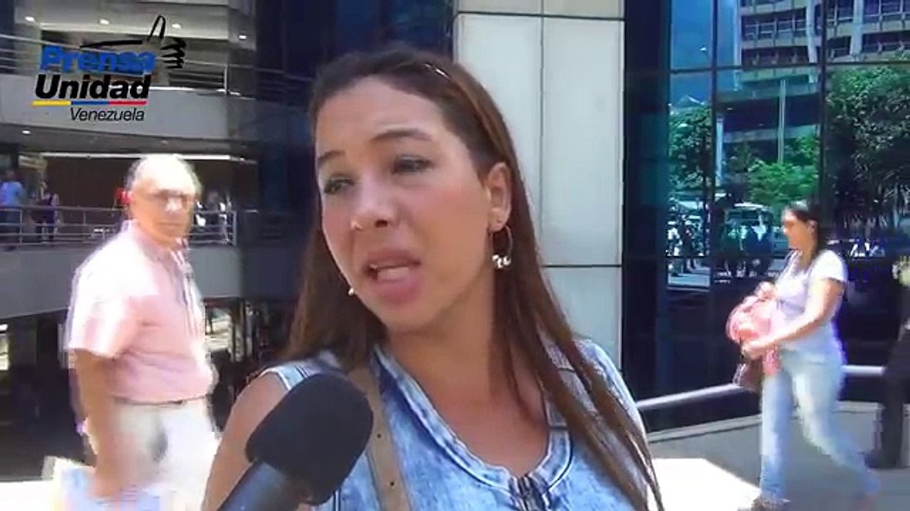 Mujer venezolana mostró su indignación contra el gobierno