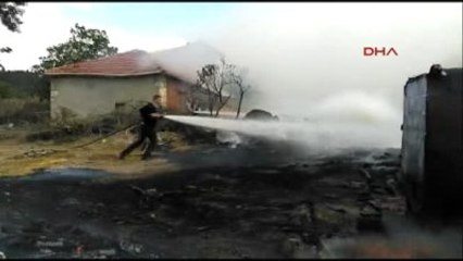 Çanakkale Otluk Alanda Başlayan Yangın Köye Sıçradı
