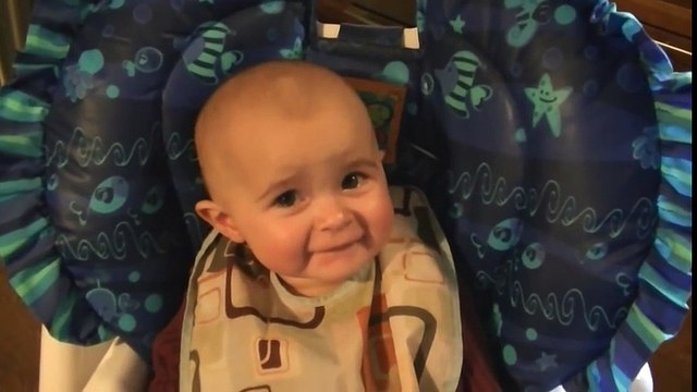 Ce bébé pleure en entandant sa maman chanter une chanson triste !