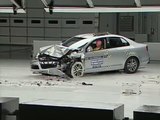 2005 Volkswagen Jetta sedan moderate overlap IIHS crash test