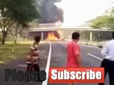 PARAH !!! Coba anda lihat crash mobil terbakar sampai hangus sebelum petugas damkar datang