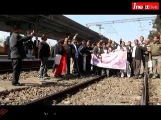 Advocates lay siege to trains in Agra