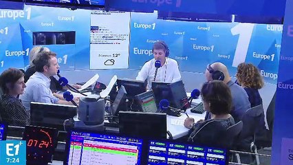 Franck Ferrand : "Quand y’a des obsèques, les politiques, c’est comme les sous-vêtements en période de canicule, ça colle aux fesses !"