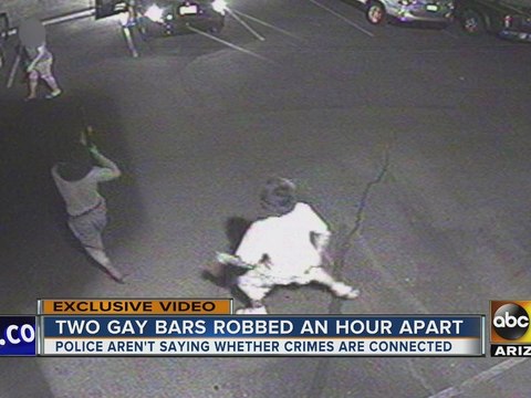 2 bars in Phoenix targeted by armed robbers – 11:20