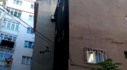 İtfaiyenin Kurtarmaya Çalıştığı Köpek 5. Kattan Atladı