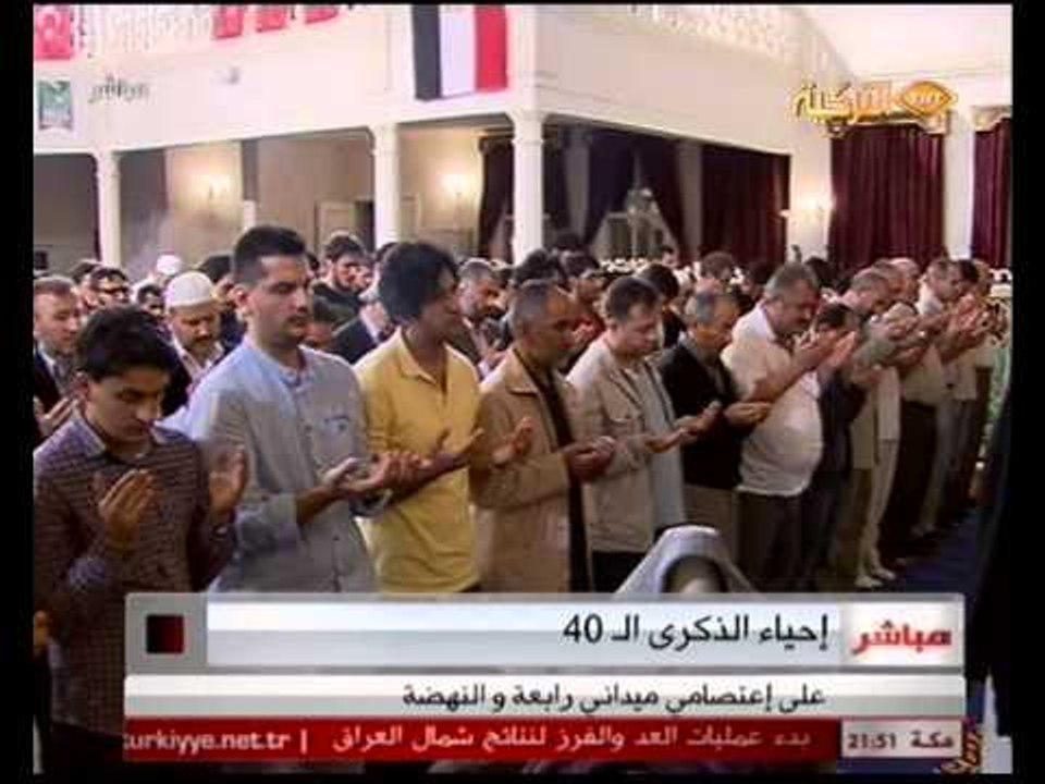 اهالي اسطنبول يدعو لاخوانهم في ذكرى فض اعتصام رابعة العدوية