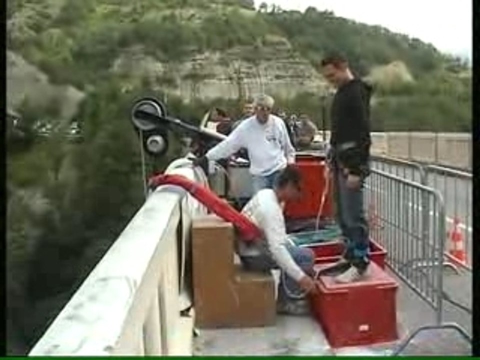 Saut à l'élastique de 103m