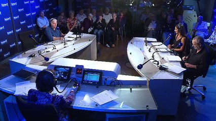 "Adresser aux autres chroniqueurs des compliments exagérés, fait"