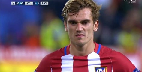 Antoine Griezmann rate complètement son penalty face au Bayern Munich (vidéo)