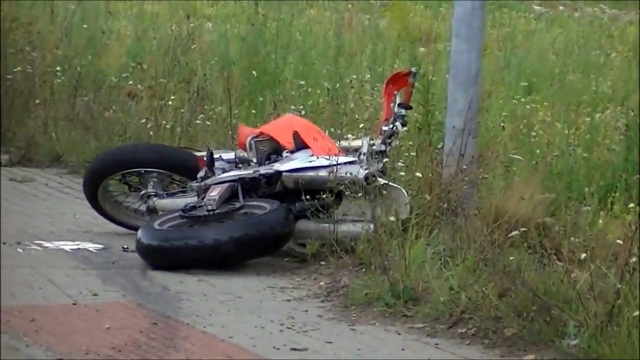Il casse le moteur de sa moto en faisant des roues levé !