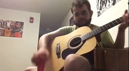 Скачать видео: WonderWall d'Oasis joué à la guitare avec un sextoy