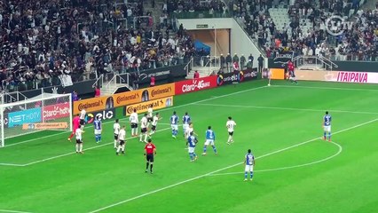 Walter faz grande defesa em cabeçada de Manoel