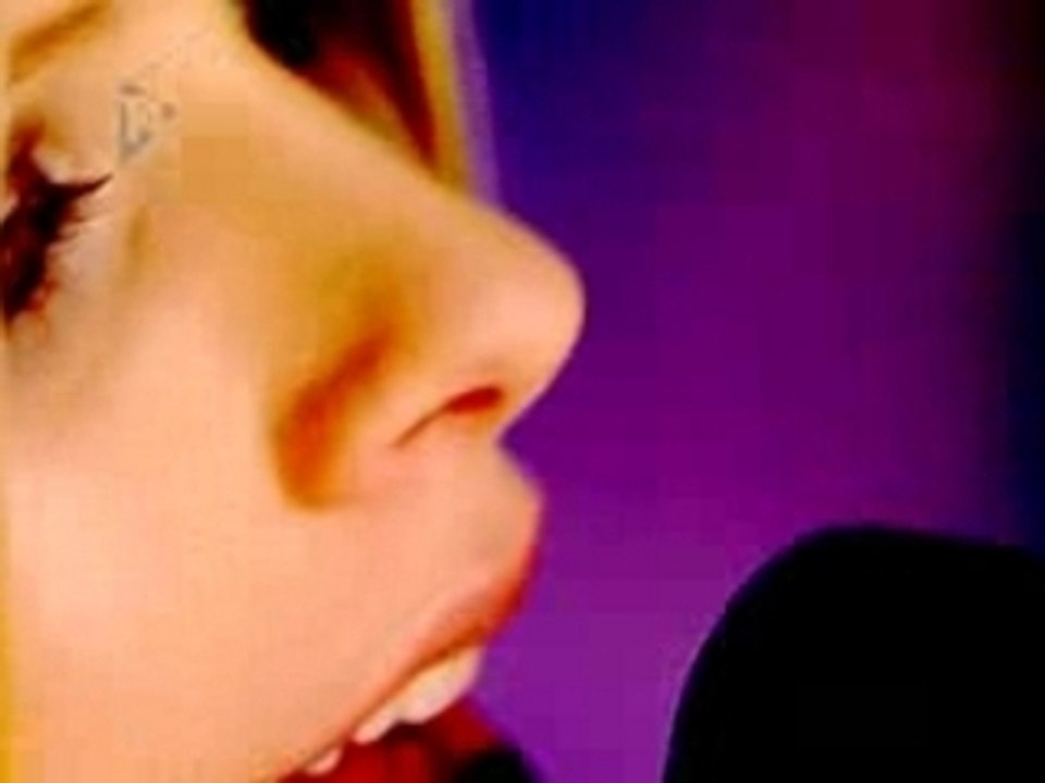 Avril Lavigne when you're gone en live.