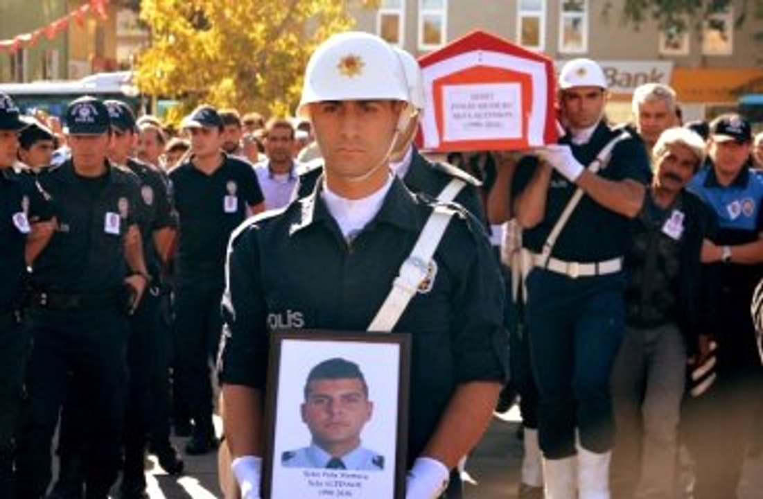 Aksaray Şehidini Uğurluyor