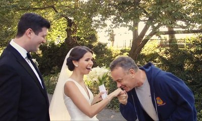 Tom Hanks fait son jogging lorsqu'ils tombe sur un couple de marié et se prends en photo avec eux !