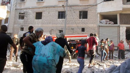 下载视频: Air strikes in Syria's Idlib province kill at least 6