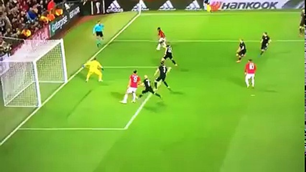 Robbie Savage praised Rooney for using his experience for this 'assist'