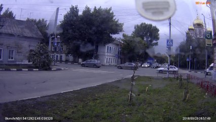 ДТП в Саратове. 29.09.2016. Проехал на красный.