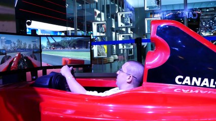 INSOLITE : Mondial de l'Automobile, notre rédaction sur le simulateur Canal +