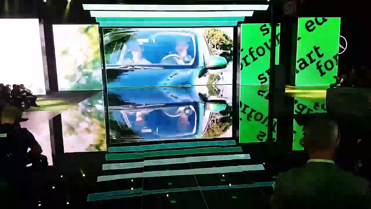 Mondial de l'Automobile à Paris - Mercedes présente ses nouvelles voitures (version courte)