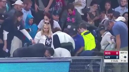 ¡Pide la mano a su novia y pierde el anillo en pleno estadio!